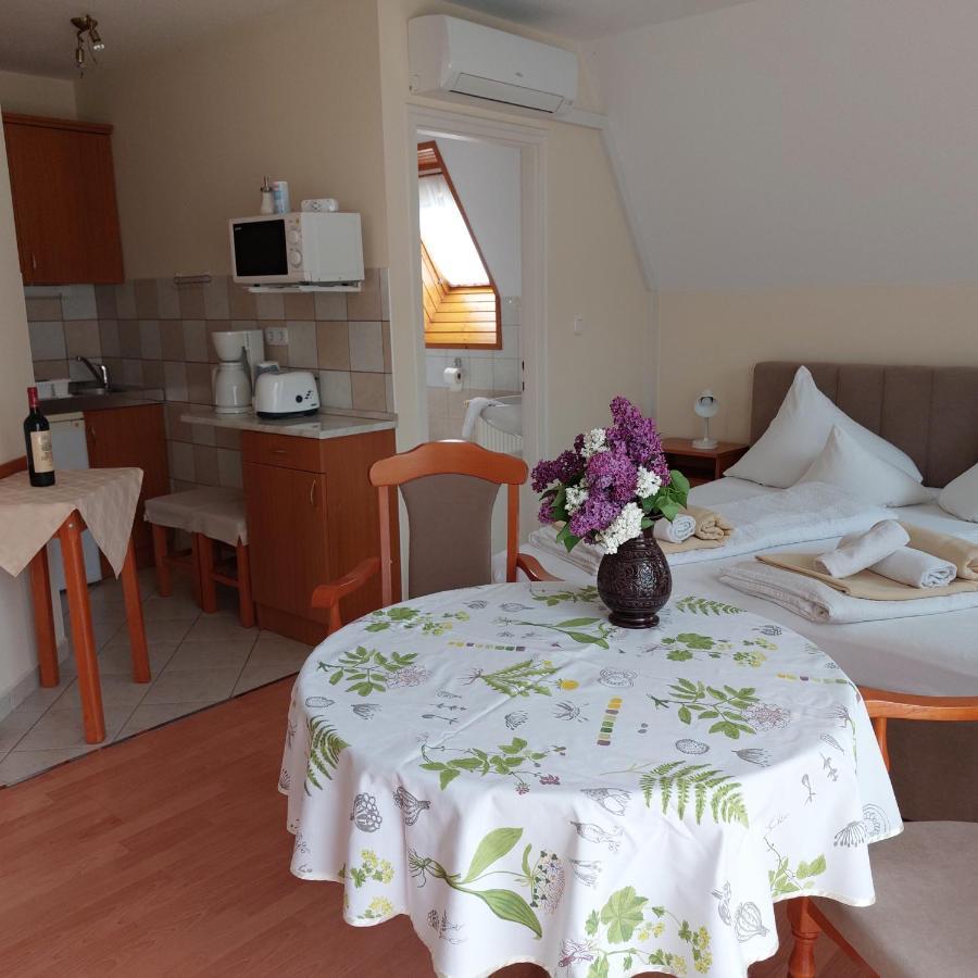 Erika Apartmanhazak Хевиз Экстерьер фото