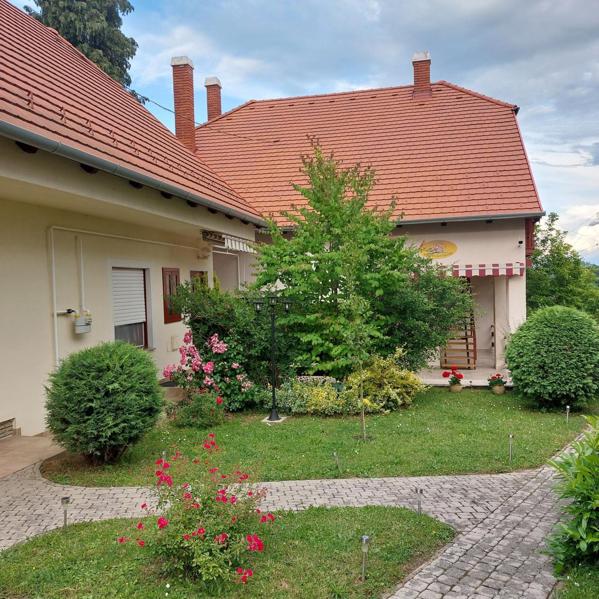 Erika Apartmanhazak Хевиз Экстерьер фото