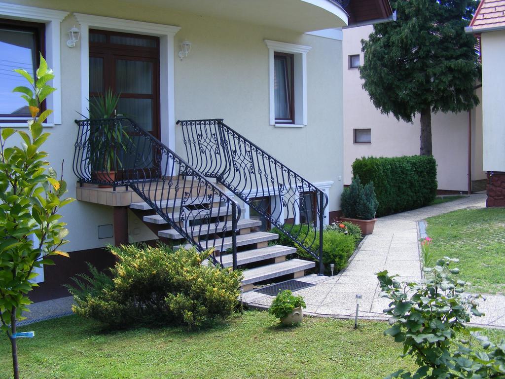 Erika Apartmanhazak Хевиз Экстерьер фото