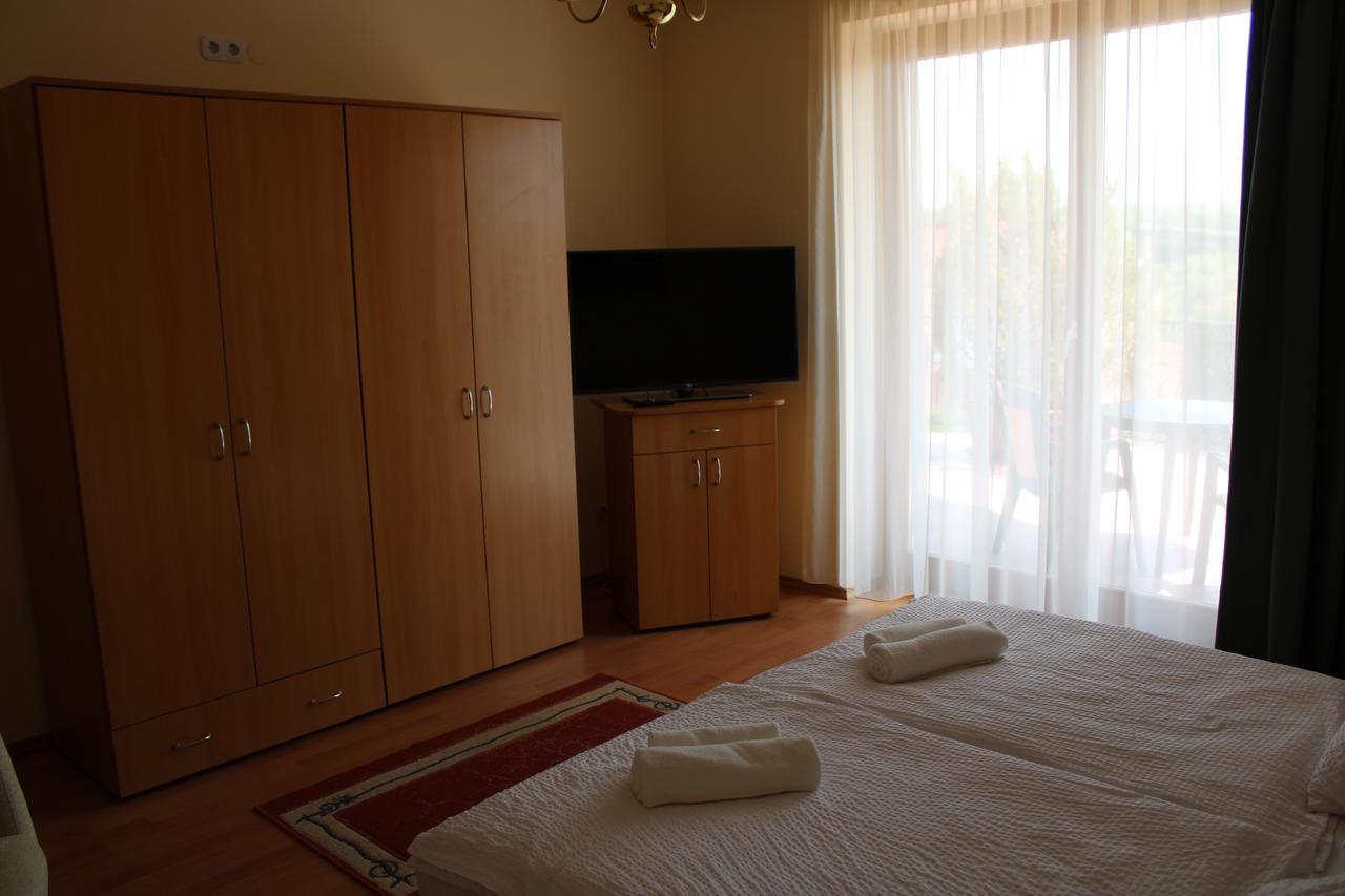 Erika Apartmanhazak Хевиз Экстерьер фото